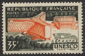 France #894 U.N.E.S.C.O. Issue MLH CV$0.30