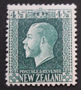 New Zealand 1915 GV Four and a Halfpence p14x14½ SG 423a mint