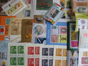 Scrap pile of 22 various nicer WW SS souvenir sheets mixed condition,what lurks?