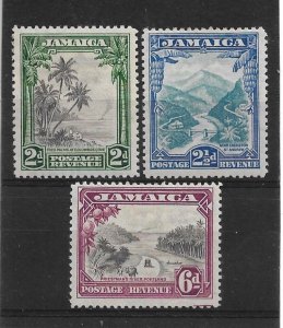 JAMAICA 1932 SET SG 111/113 MINT HINGED Cat £70