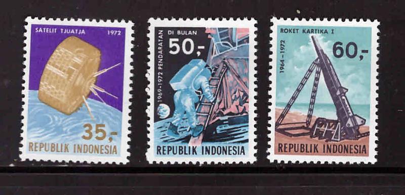 Indonesia  Scott 819-821 MH* stamp set