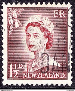 NEW ZEALAND 1955 QEII 1½d Brown-Lake SG746 Used