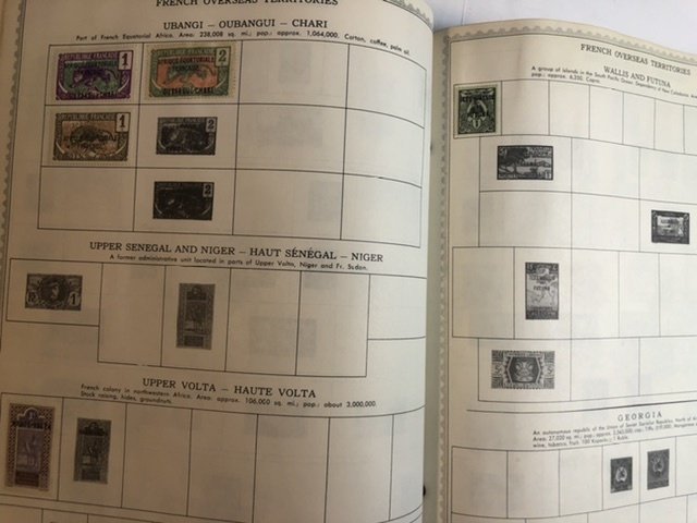 The New World Wide Postage Stamp Album Lots Of Old Stamps