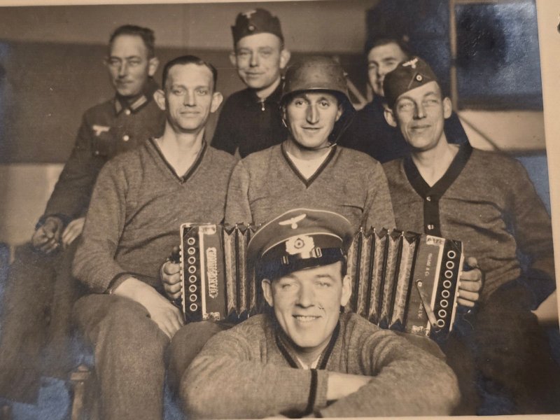 WEHRMACHT STEEL HELMET SOLDIER PLAYS ACCORDION WW2 WWII German Military photo