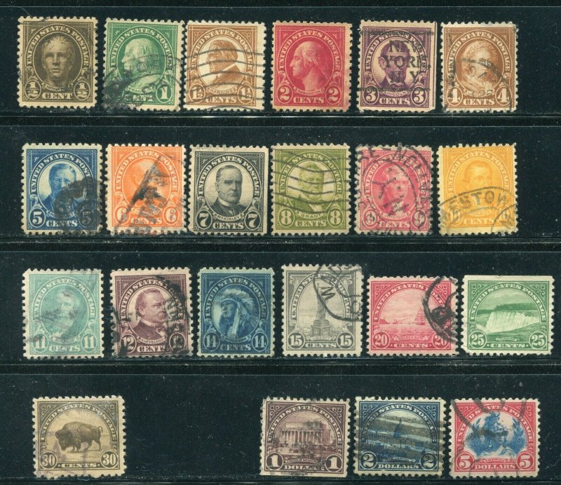 551 - 573 No 570 Regular Issue 1922 - 1925 Pef 11 USED 