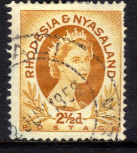 Rhodesia & Nyasaland 1954 - 56 QE2 2 1/2d Ochre used SG 3a ( R413 )