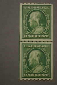 United States 390 Line Pair MNH w/ Guideline