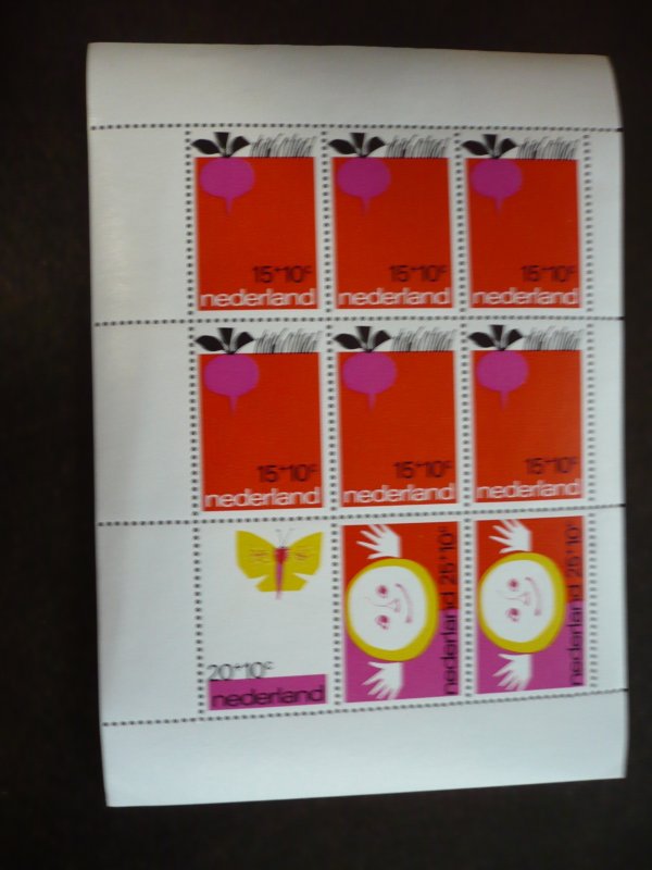 Stamps - Netherlands - Scott# B478a - Mint Never Hinged Souvenir Sheet