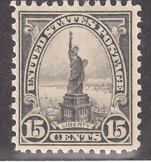 15c Statue of Liberty #696 Mint H w/ nice margins Great Deal