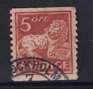 Sweden   #117  used  1921  lion 5o  cop red  Perf. 10 vertically