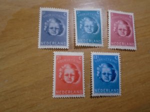 Neterlands  #  B154-58  MH