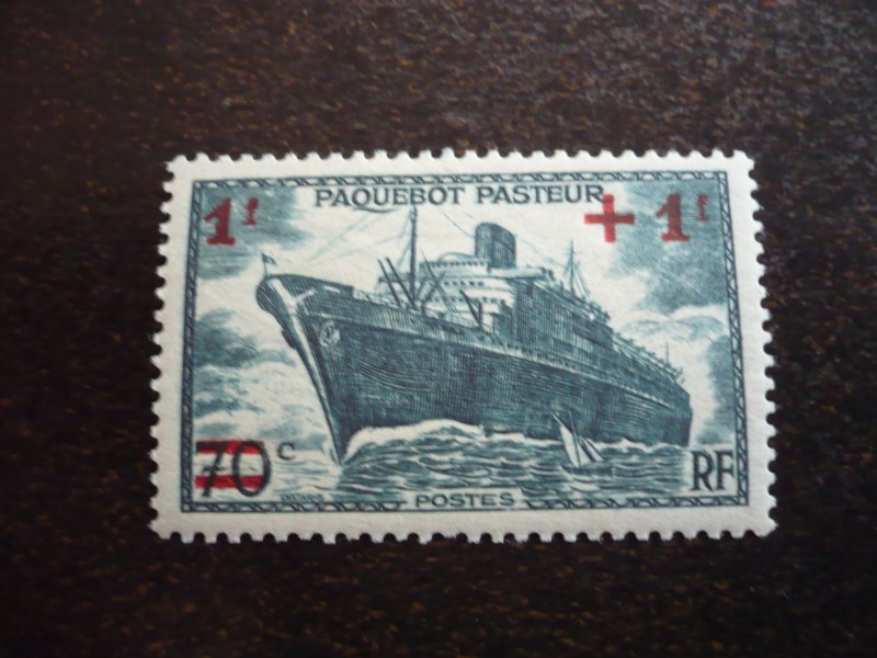 Stamps - France - Scott# B114 - Mint Never Hinged Set of 1 Stamp