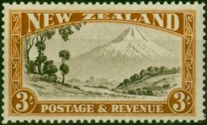 New Zealand 1935 3s Chocolate & Yellow-Brown SG569a P.13.5 x 14 V.F MNH