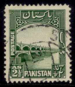 PAKISTAN GVI SG30, 2½a green, FINE USED. Cat £14.