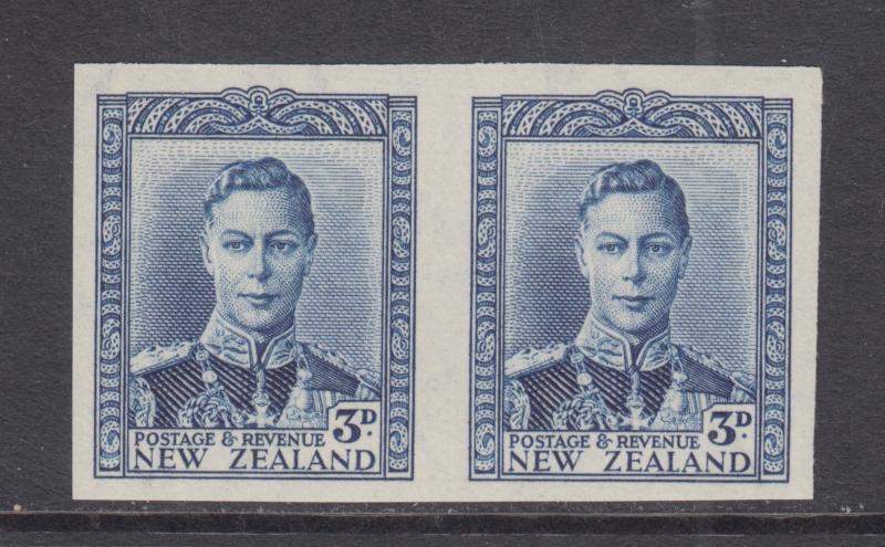 New Zealand SG 609 MNH. 1941 3p blue KGVI imperf pair