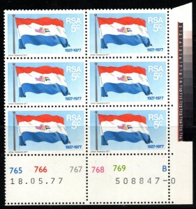 SOUTH AFRICA SG438 1977 50TH ANNIV OF NATIONAL FLAG BLOCK OF 6 MNH