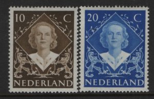 NETHERLANDS 304-305  MINT HINGED  SET