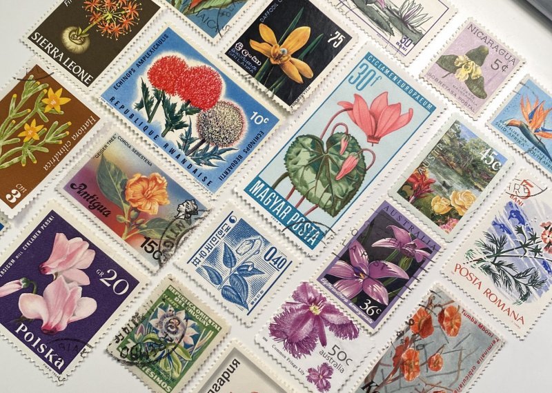 25 Stamp FLOWER POWER Fun Pack // Random Lot of 25 World Floral