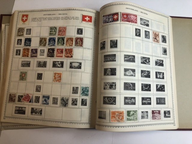 The New World Wide Postage Stamp Album Lots Of Old Stamps
