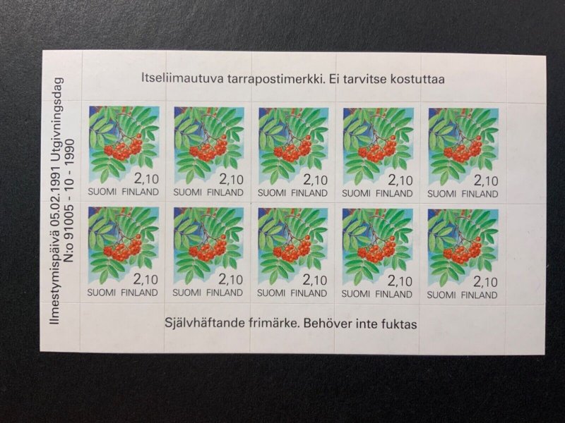 Finland MNH #837  1990 complete Booklet of 10 berries  SCV $11.40 