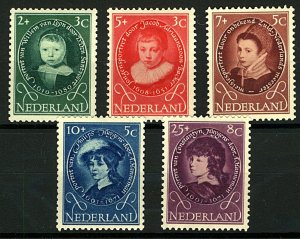 Netherlands 1955 Child Welfare Fund SG821/50 cv£28 (5v) Mint Stamps