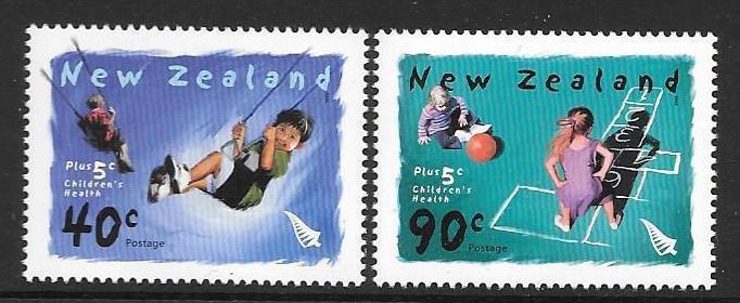 NEW ZEALAND SG2635/6 2003 CHILDREN'S PLAYGROUNDS MNH