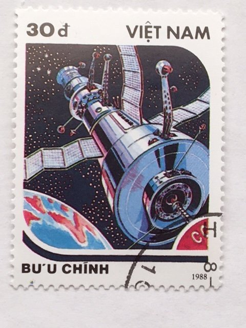 Vietnam – 1988 – Single “Space” Stamp – SC# 1912 - CTO