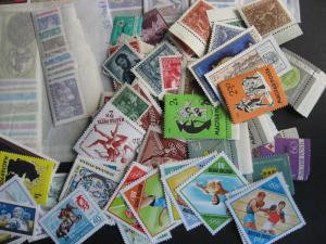 Scrap pile of 175 MNH HUNGARY. Duplicates & mixed condition,but what lurks?