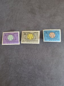 Stamps Kuwait Scott 222-4 never hinged