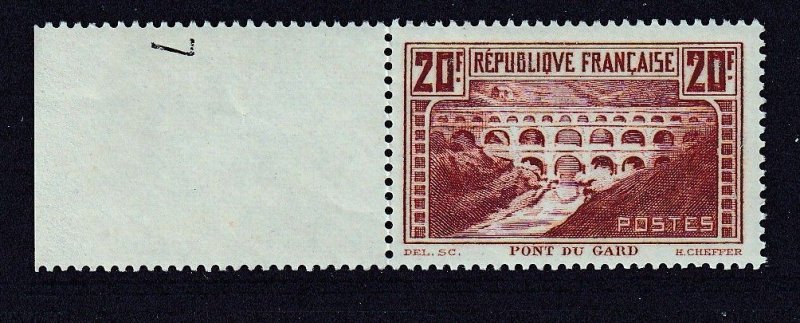 France 1931 -   Pont du Gard, 20fr org.brn  Type III - M-XF-NH   # 254A