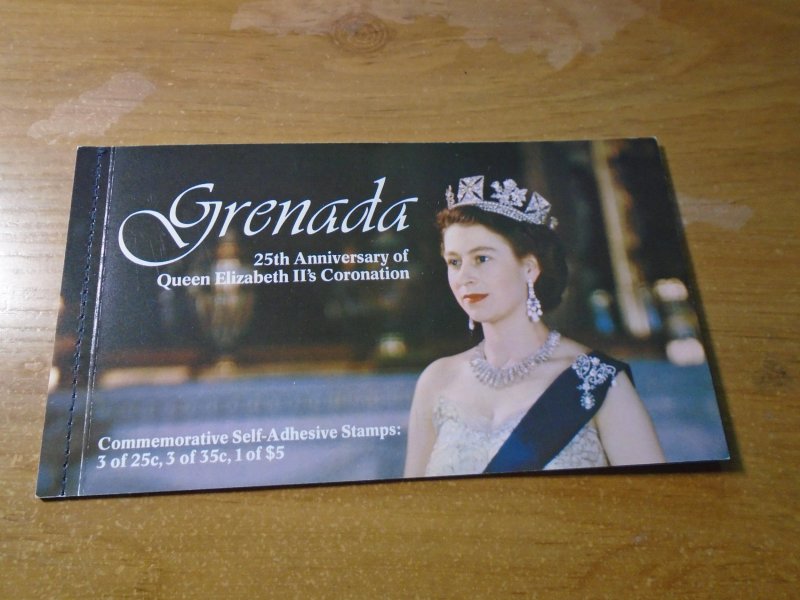 Grenada #  877   MNH   complete booklet    Royalty