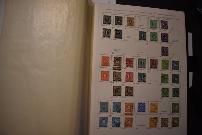 GERMANY 530-56 USED COLLECTION OF TYPES MICHEL 911-37 ABOUT 500 EURO CAT VALUE