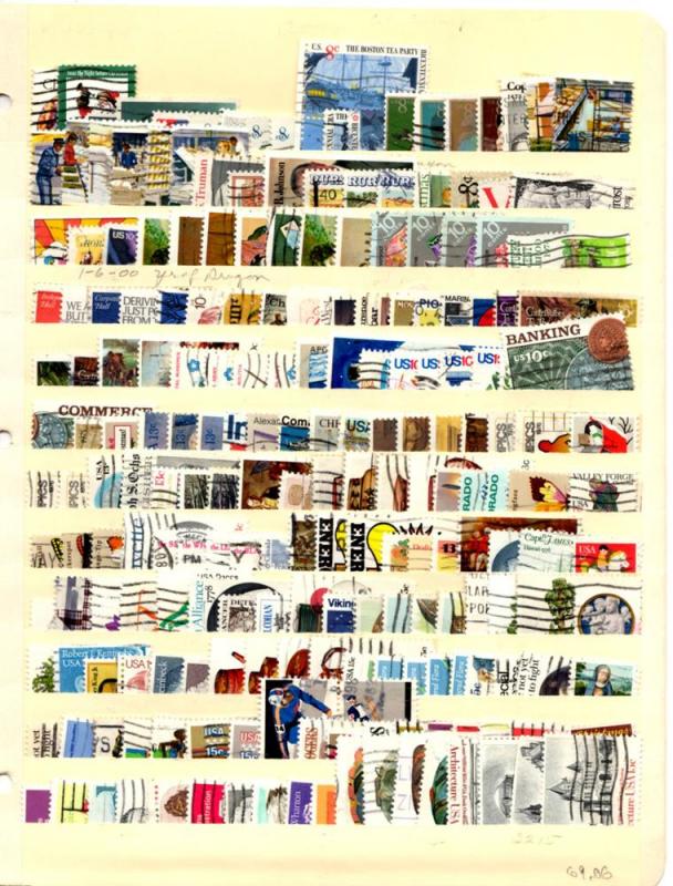 Scott Minuteman Album - 2 Ring Binder w/ 1,000++ stamps */o