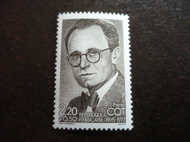 Stamps - France - Scott# B580 - Mint Never Hinged Set of 1 Stamp