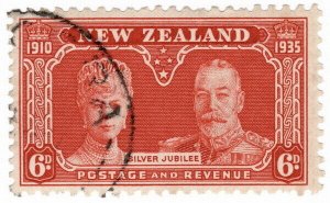 (I.B) New Zealand Postal : 6d Red-Orange (SG 575)