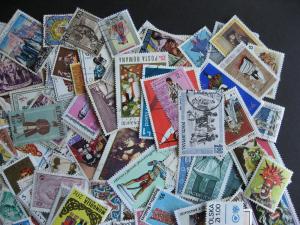 Topical hoard breakup 250 Costumes (dupes, mixed cond)