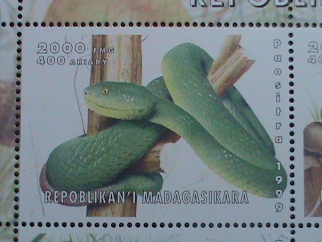 ​MADAGASCAR STAMP:1999 COLORFUL BEAUTIFUL SNAKES MNH FULL SHEET