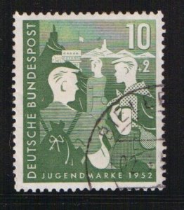 Germany  #B325  used  1952   boy hikers and hostel  10pf