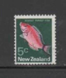 NEW ZEALAND #444 1970 5c SCARLET PARROT FISH F-VF USED b