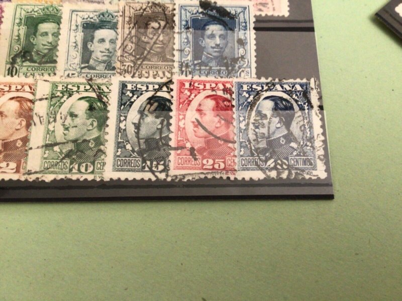Spain 1909-1930 mounted mint or used  stamps  Ref A8895