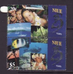 Niue-Sc#740a,b- id6-used set-Fish-Ships-1999-