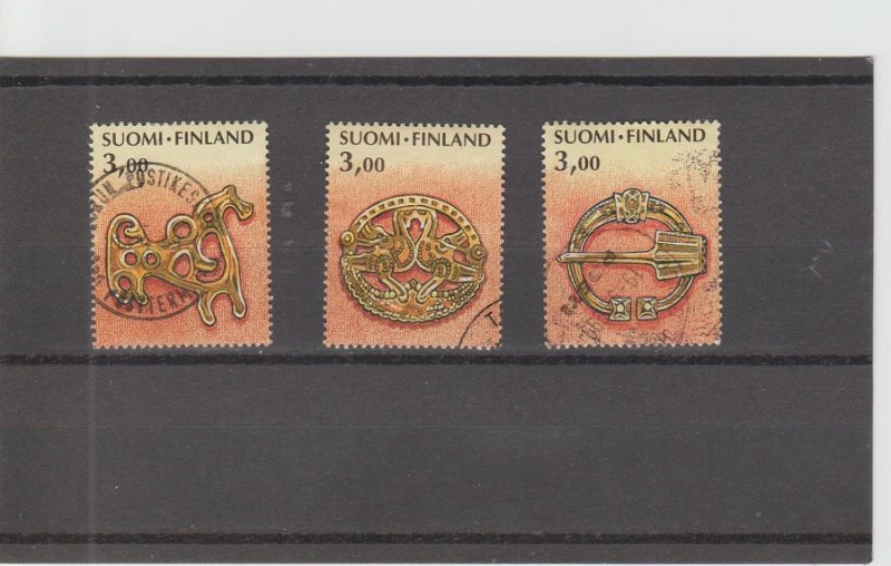 Finland  Scott#  1108a-1108c  Used  (1999 Brooches)