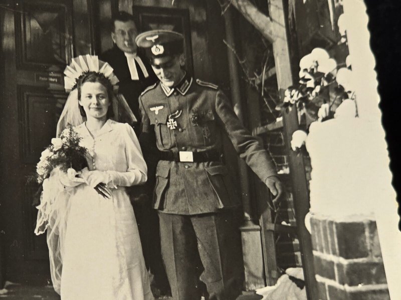 WEHRMACHT WEDDING BRIDE GROOM IRON CROSS WW2 WWII German Military Wartime Photo