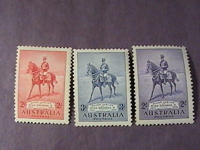 AUSTRALIA # 152-154-MINT/HINGED--*SLIGHT GUM TONING*--COMPLETE SET----1935(LOTK)