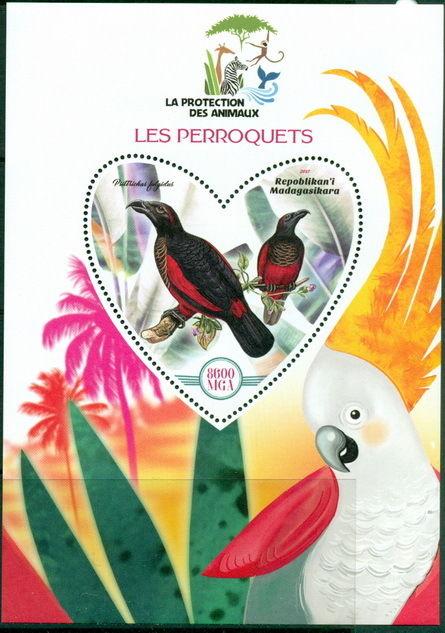 Parrots Birds Animals Fauna Madagascar MNH stamp set ODD SHAPE