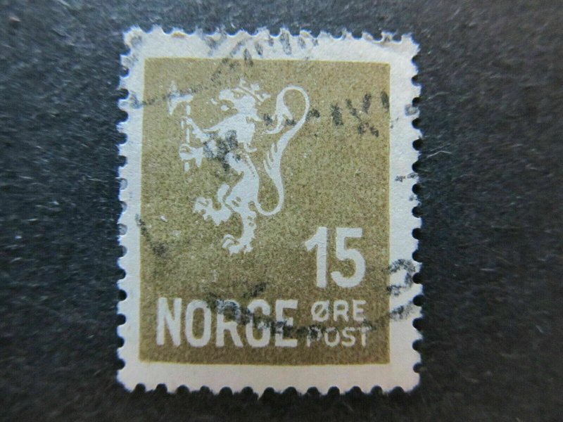 A5P28F80 Norway 1926-34 15o size 16x19 1/2 used