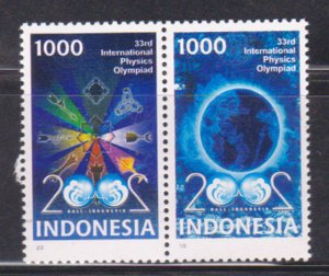INDONESIA - 2002 33rd INTERNATIONAL PHYSICS OLYMPIAD - 2V SE-TENANT MNH