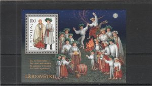 Latvia  Scott#  467  MNH  S/S  (1998 Traditional Costume)