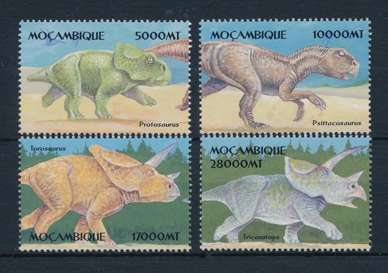 [31544] Mozambique 2002 Pre historic animals Dinosaurs MNH