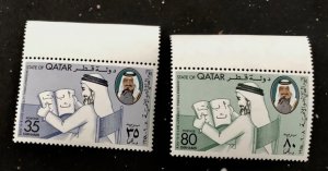 Qatar scott# 534-535 1978 set of 2 stamps with upper border MNH